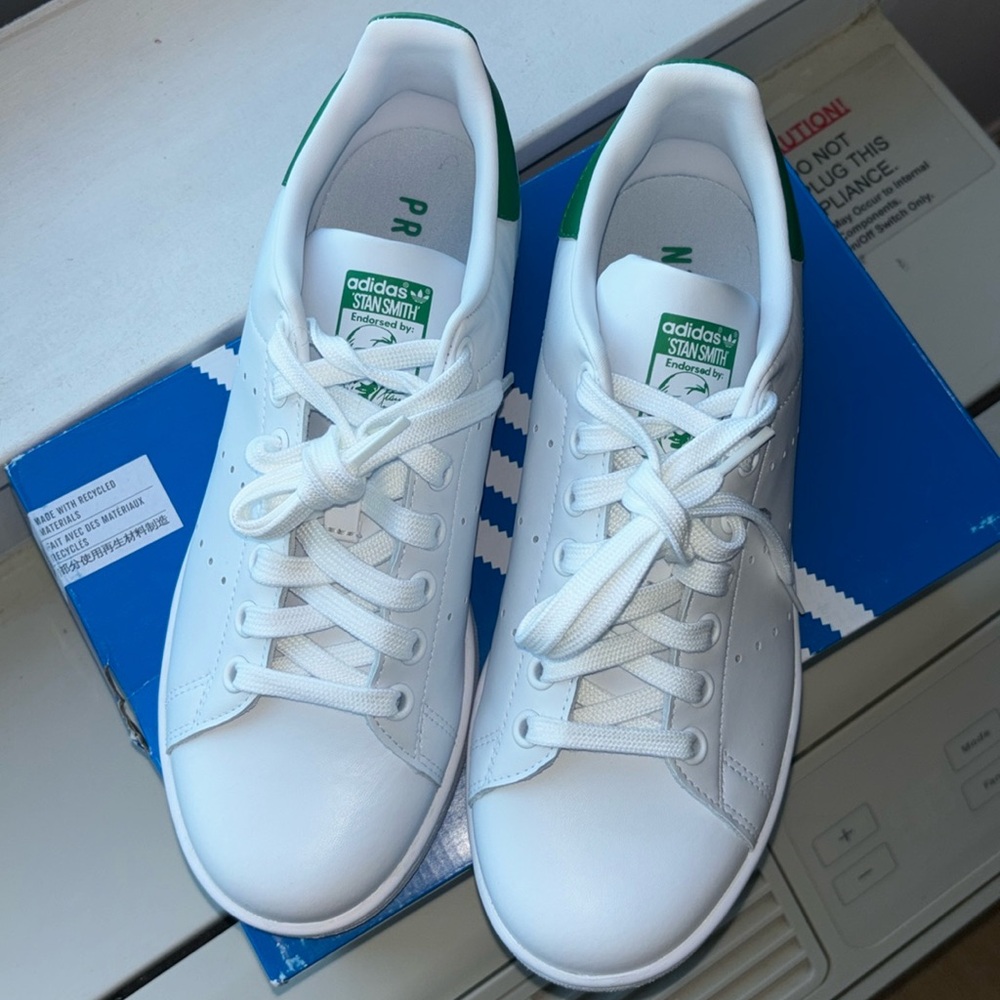 BRAND NEW Adidas Women Stan Smith Sneakers